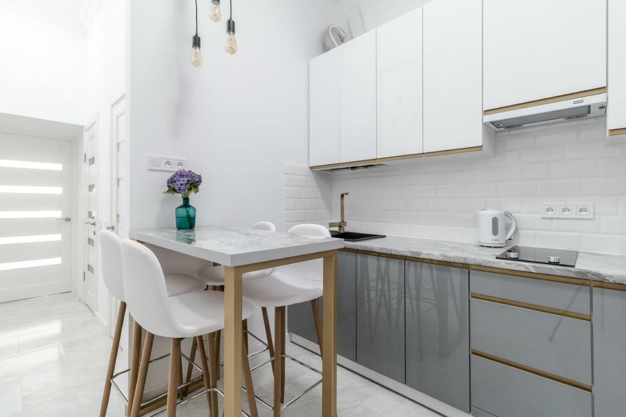 Modern Apartment 利沃夫 外观 照片
